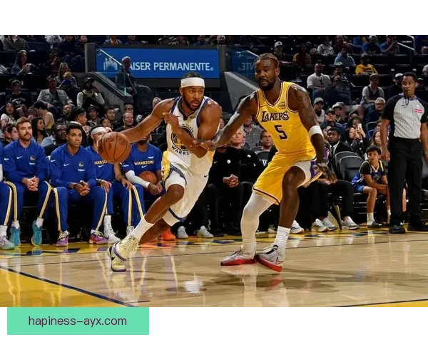 NBA最新动态：詹姆斯领衔湖人迎战勇士赛季决战，库里缺席伤情引关注