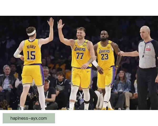 詹姆斯关键时刻爆发湖人逆转勇士引发联盟热议冲击季后赛格局再起风云 詹姆斯关键时刻爆发湖人逆转勇士引发联盟热议冲击季后赛格局再起风云