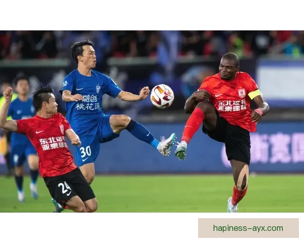 中国足球联赛激战正酣年轻球员崭露头角引关注