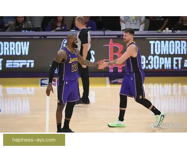 NBA最新动态：詹姆斯领衔湖人逆袭胜勇士 东契奇爆发独行侠迎来四连胜